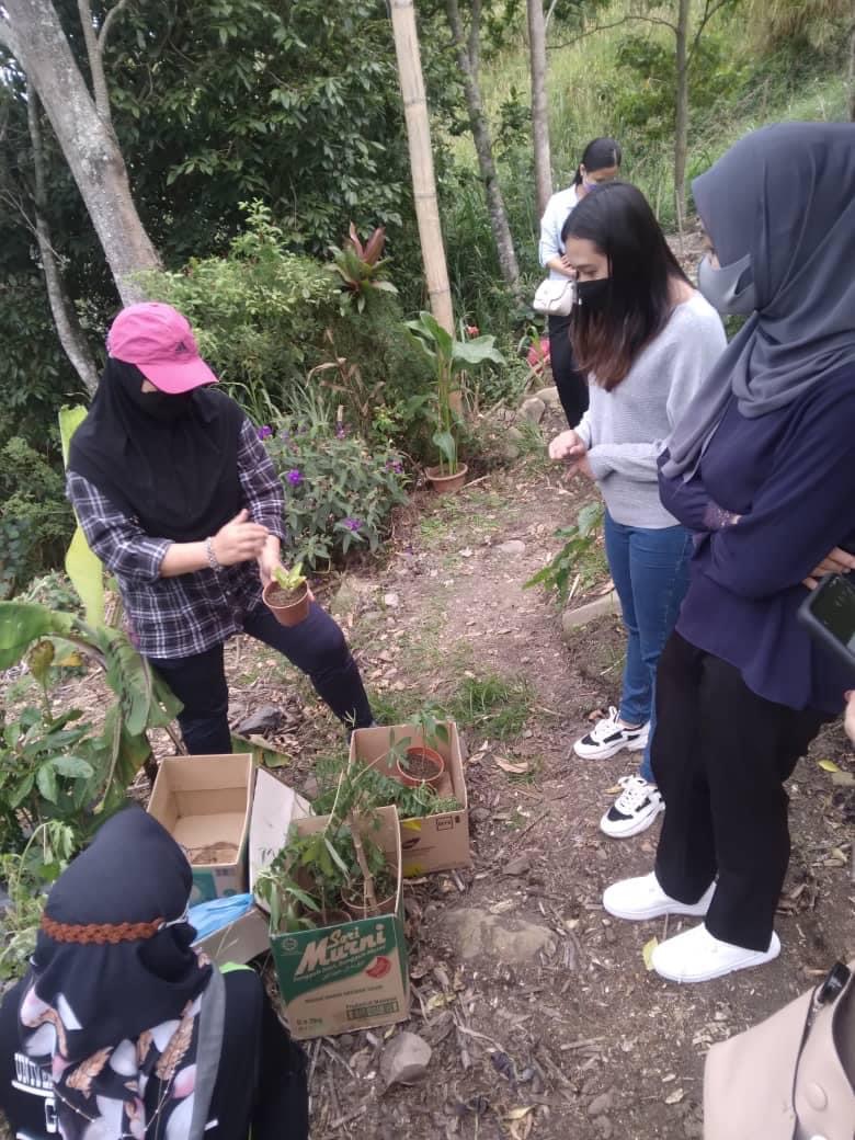 AG30103 KERJA LAPANGAN DAN ANALISIS DATA [1-2023/2024]